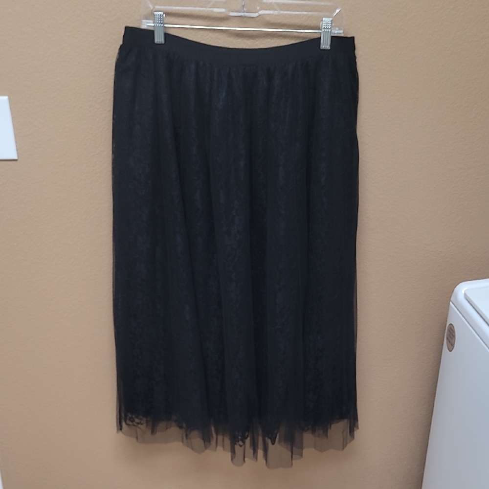 Elegant Black Lace Midi Skirt 🖤